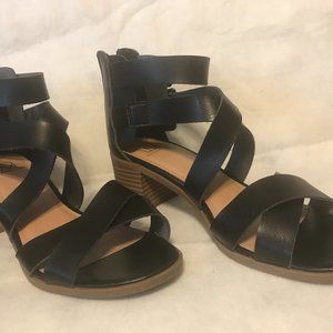 Material Girl - Midaneeblk Thick Strappy Sandal - 7.5M